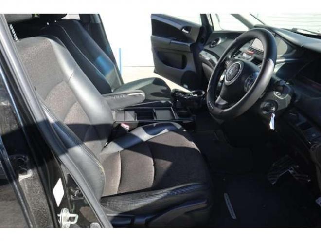 オデッセイ2.4 アブソルート 4WD　ナビ・TV・バックカメラ・キーレス 2400