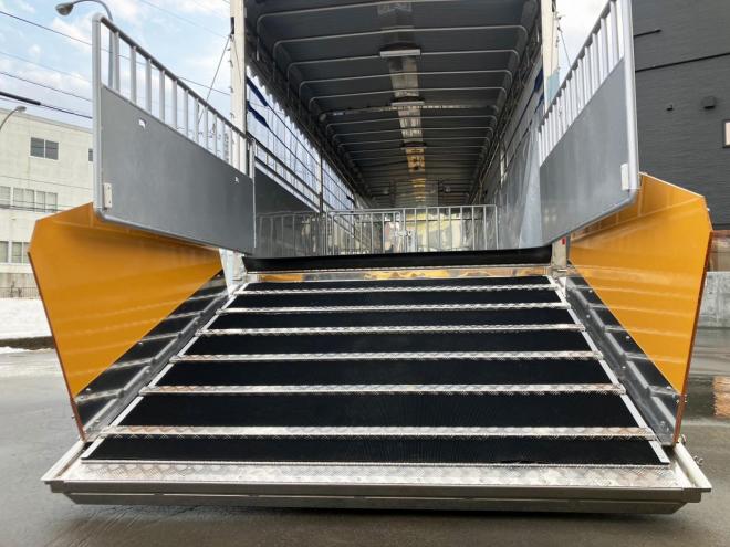 レンジャープロ未使用　ワイド増t　家畜運搬車　中型トラック　nlt