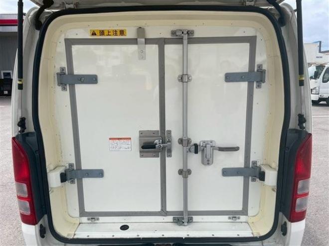 ハイエースバン2.8 中温強化冷凍バン ロング ディーゼルターボ 4WD　 2800
