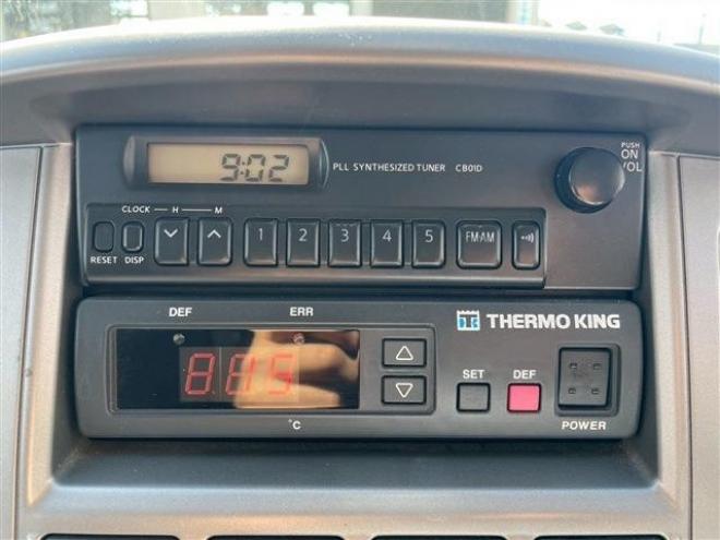 キャラバン3.0 DX ロングボディ ディーゼルターボ 4WD　冷蔵冷凍4WD 3000