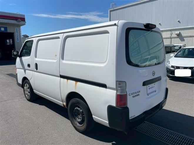 キャラバン3.0 DX ロングボディ ディーゼルターボ 4WD　冷蔵冷凍4WD 3000