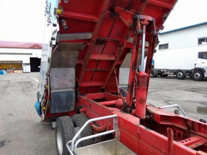 ファイター深ダンプ　KK-FK61HH 新明和工業　 2WD 8200