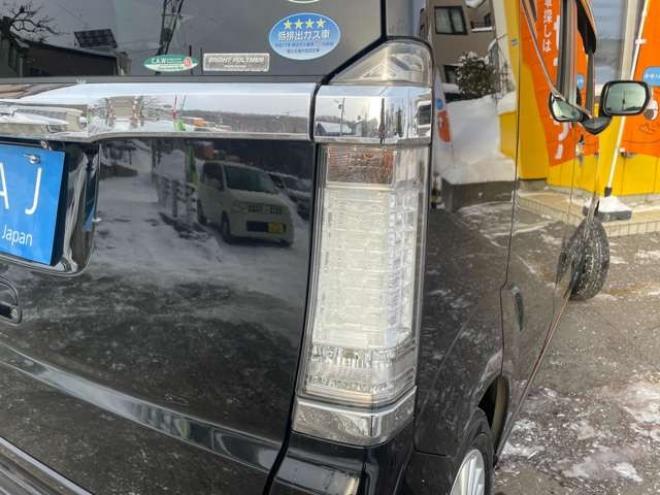 N-BOXスラッシュ X ターボパッケージ 4WD　1年走行距離無制限保証付/Bluetooth/純正8インチナビ・フルセグTV/バックカメラ/ETC/冬タイヤ装着/純正アルミホイール夏タイヤ付き/LEDフォグ/HIDヘッドライト/ステアリングヒーター/シートヒータ/法定整備/修復歴無 660