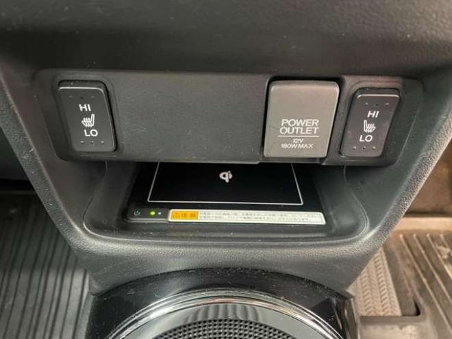 N-BOXスラッシュ X ターボパッケージ 4WD　1年走行距離無制限保証付/Bluetooth/純正8インチナビ・フルセグTV/バックカメラ/ETC/冬タイヤ装着/純正アルミホイール夏タイヤ付き/LEDフォグ/HIDヘッドライト/ステアリングヒーター/シートヒータ/法定整備/修復歴無 660