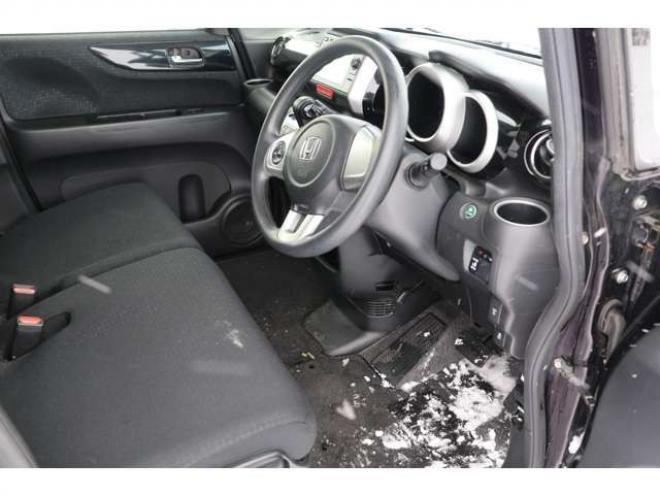 N-BOXカスタムG SSパッケージ 4WD　後期　検二年　バックカメラ　パワースライドドア　自社　ローンカノウ 660