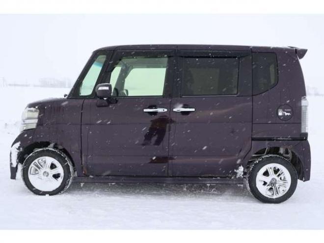 N-BOXカスタムG SSパッケージ 4WD　後期　検二年　バックカメラ　パワースライドドア　自社　ローンカノウ 660