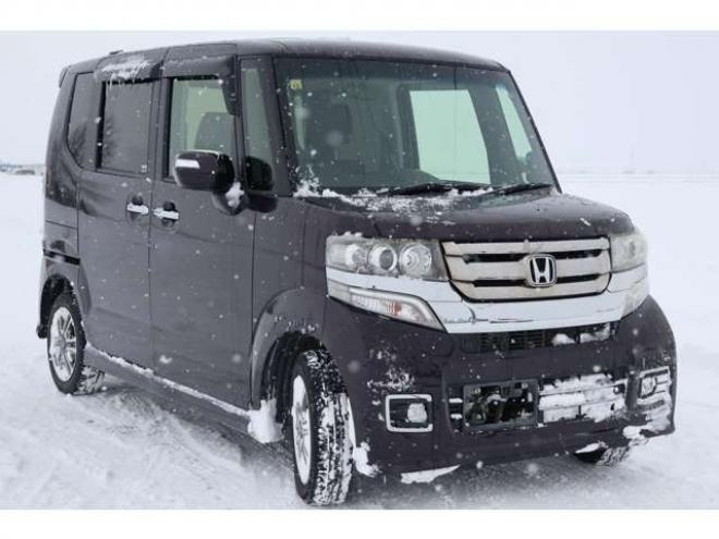 N-BOXカスタムG SSパッケージ 4WD　後期　検二年　バックカメラ　パワースライドドア　自社　ローンカノウ 660