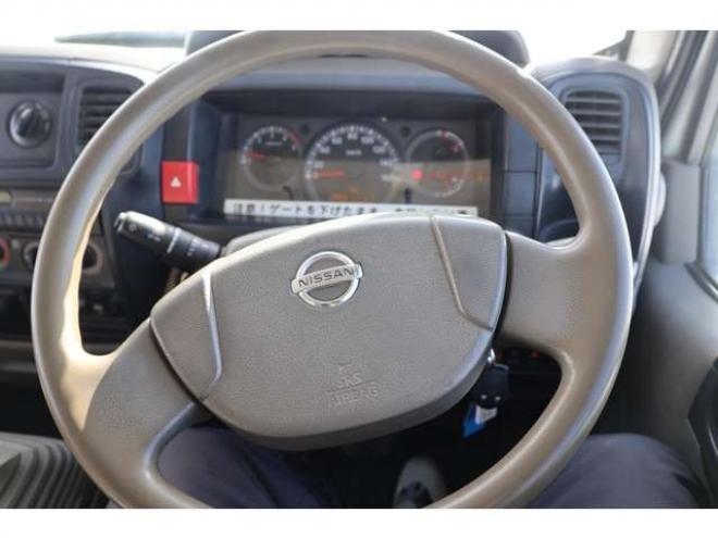 アトラス3.0 ダブルキャブ フルスーパーロー ディーゼルターボ 4WD　検1年　キーレス　MT 3000