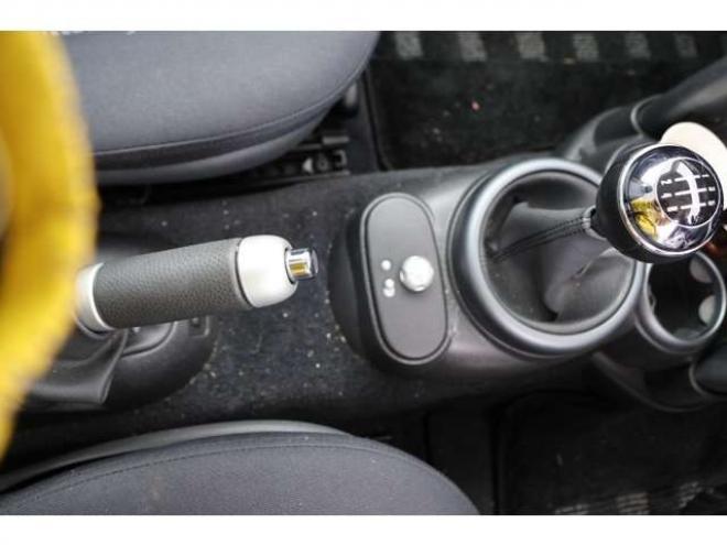 ミニクーパー　検2年　MT5速　社外マフラー　スタッドレスタイヤ　自社　ローンカノウ 正規輸入車 2WD 1600