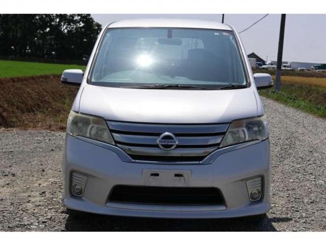 セレナ2.0 ハイウェイスター Vエアロセレクション 4WD　検2年　自社　ローンカノウ　バックカメラ 2000