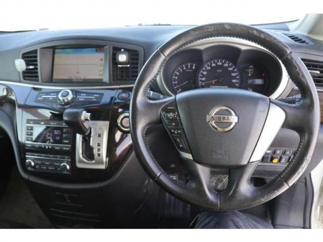 エルグランド2.5 250ハイウェイスター 4WD　検2年　ETC　アラウンドビューモニター　ブルートゥース　自社　ローンカノウ 2500