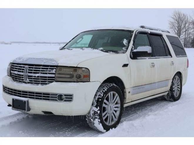 リンカーンナビゲーター 5.4 4WD　検1年　左ハンドル　革シート　スタッドレス 5400