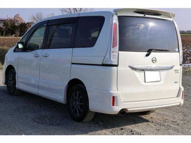 セレナ2.0 ライダー ブラックライン 4WD　検R8/2　自社　ローンカノウ　両電スラ 2000