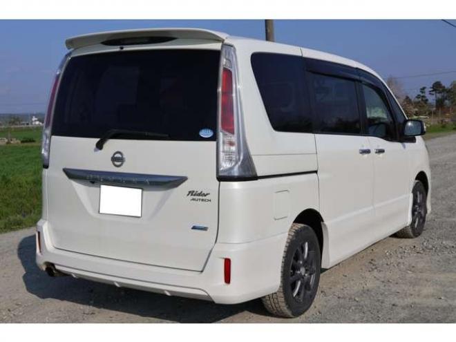 セレナ2.0 ライダー ブラックライン 4WD　検R8/2　自社　ローンカノウ　両電スラ 2000