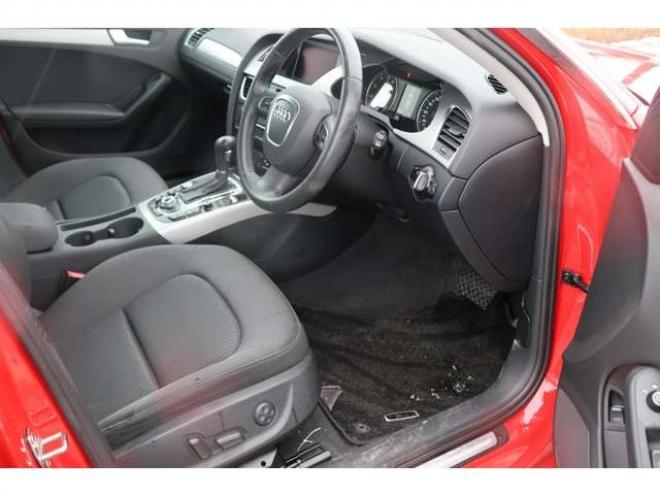 アウディA4 2.0 TFSI クワトロ 4WD　検二年　自社　ローンカノウ 正規輸入車 2000