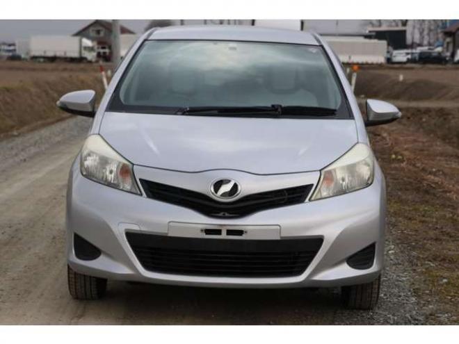 ヴィッツ1.3 F 4WD　検2年　自社　ローンカノウ 1300