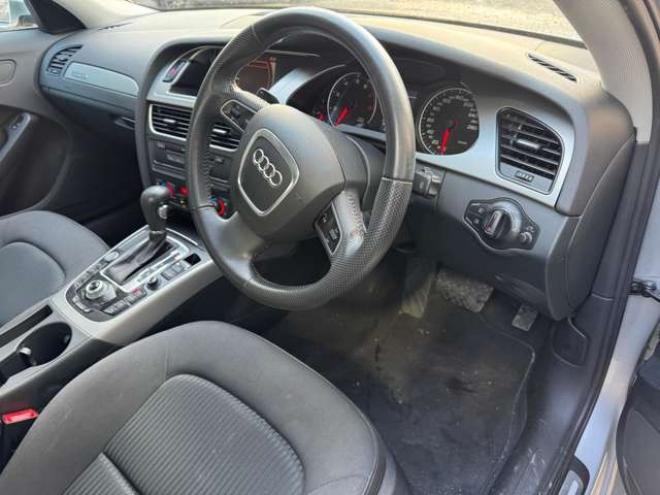 アウディA4 2.0 TFSI クワトロ 4WD　ワンオーナー車　ナビ　TV 正規輸入車 2000