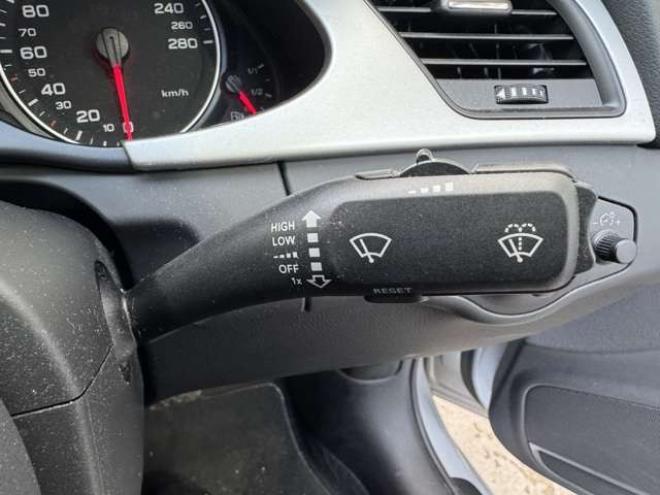 アウディA4 2.0 TFSI クワトロ 4WD　ワンオーナー車　ナビ　TV 正規輸入車 2000