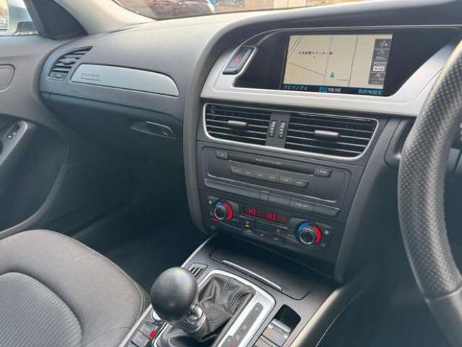 アウディA4 2.0 TFSI クワトロ 4WD　ワンオーナー車　ナビ　TV 正規輸入車 2000