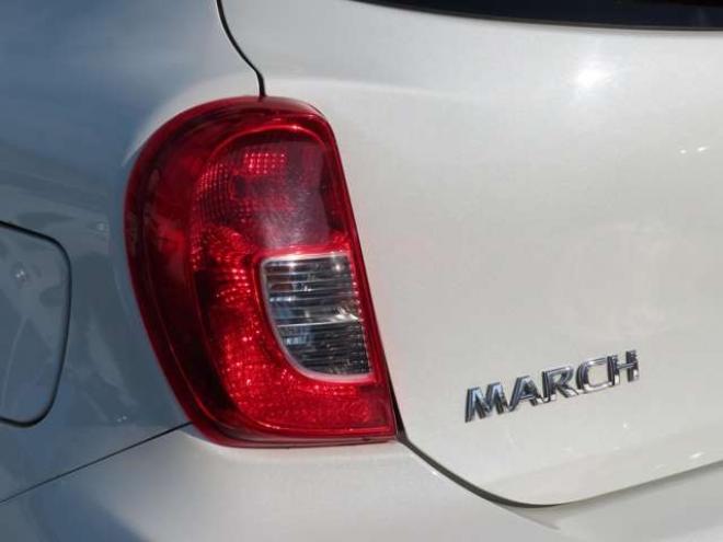 マーチ1.5 NISMO S　HKS車高調・HKSマフラー・16インチAW・5速MT・ナビ・TV・Bluetooth 2WD 1500