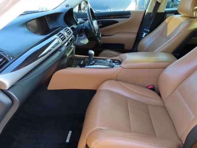 レクサスLS 460 バージョンC Iパッケージ　エンジンスターター・ETC・ステアリングヒーター・シートヒーター・革シート・クルーズコントロール 2WD 4600