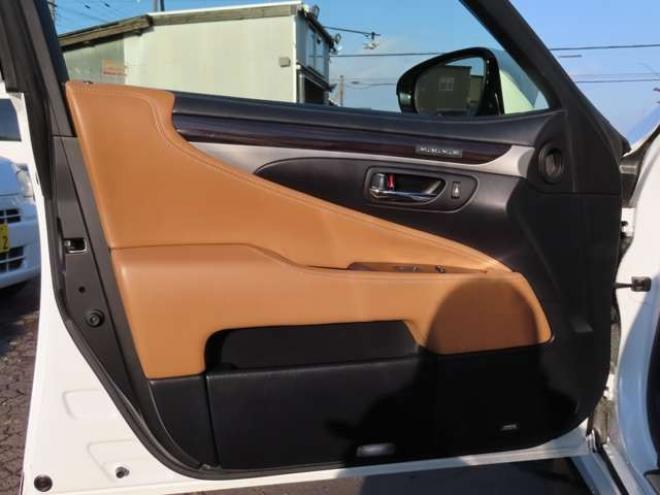 レクサスLS 460 バージョンC Iパッケージ　エンジンスターター・ETC・ステアリングヒーター・シートヒーター・革シート・クルーズコントロール 2WD 4600
