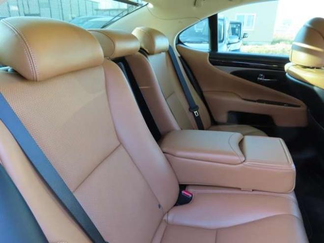 レクサスLS 460 バージョンC Iパッケージ　エンジンスターター・ETC・ステアリングヒーター・シートヒーター・革シート・クルーズコントロール 2WD 4600