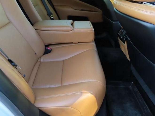 レクサスLS 460 バージョンC Iパッケージ　エンジンスターター・ETC・ステアリングヒーター・シートヒーター・革シート・クルーズコントロール 2WD 4600