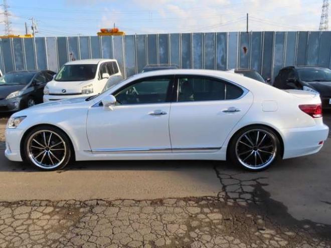 レクサスLS 460 バージョンC Iパッケージ　エンジンスターター・ETC・ステアリングヒーター・シートヒーター・革シート・クルーズコントロール 2WD 4600