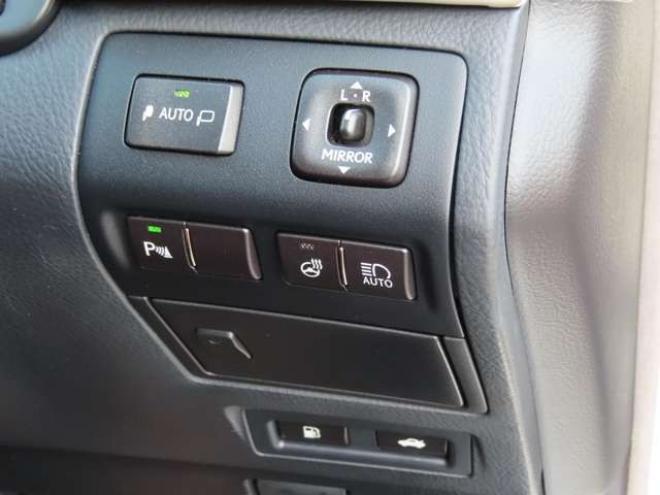 レクサスLS 460 バージョンC Iパッケージ　エンジンスターター・ETC・ステアリングヒーター・シートヒーター・革シート・クルーズコントロール 2WD 4600