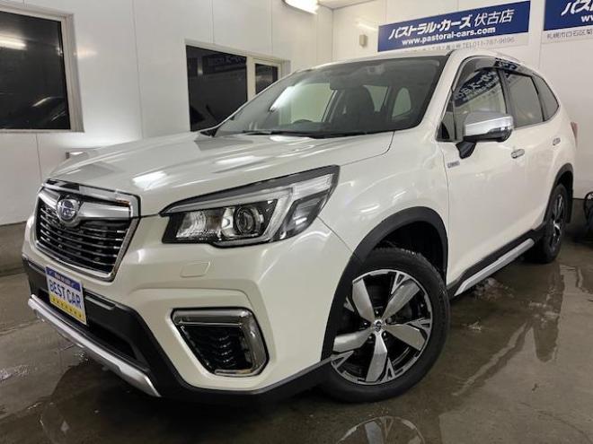 フォレスターアドバンス　寒冷地仕様　禁煙車　安全装備アイサイト　パワーバックドア　純正ブラックハーフレザーシート　純正１８インチＡＷ　スタッドレスタイヤ付　純正ナビ　フルセグ地デジ　Ｂｌｕｅｔｏｏｔｈ　バックカメラ　ＥＴＣ 4WD 2000 5Dr