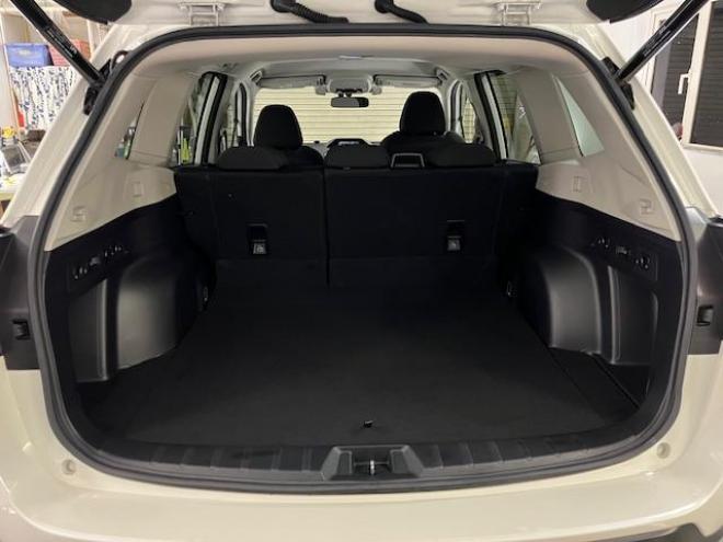 フォレスターアドバンス　寒冷地仕様　禁煙車　安全装備アイサイト　パワーバックドア　純正ブラックハーフレザーシート　純正１８インチＡＷ　スタッドレスタイヤ付　純正ナビ　フルセグ地デジ　Ｂｌｕｅｔｏｏｔｈ　バックカメラ　ＥＴＣ 4WD 2000 5Dr