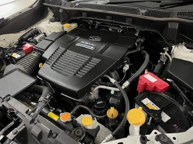 フォレスターアドバンス　寒冷地仕様　禁煙車　安全装備アイサイト　パワーバックドア　純正ブラックハーフレザーシート　純正１８インチＡＷ　スタッドレスタイヤ付　純正ナビ　フルセグ地デジ　Ｂｌｕｅｔｏｏｔｈ　バックカメラ　ＥＴＣ 4WD 2000 5Dr