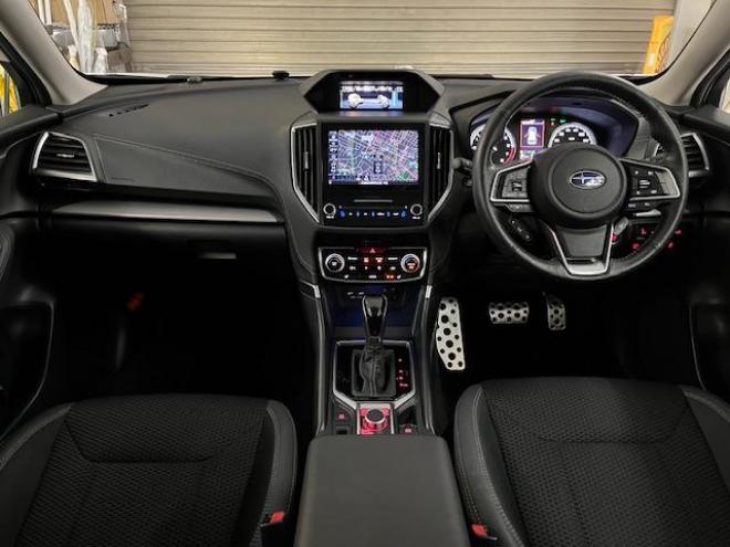 フォレスターアドバンス　寒冷地仕様　禁煙車　安全装備アイサイト　パワーバックドア　純正ブラックハーフレザーシート　純正１８インチＡＷ　スタッドレスタイヤ付　純正ナビ　フルセグ地デジ　Ｂｌｕｅｔｏｏｔｈ　バックカメラ　ＥＴＣ 4WD 2000 5Dr