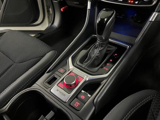 フォレスターアドバンス　寒冷地仕様　禁煙車　安全装備アイサイト　パワーバックドア　純正ブラックハーフレザーシート　純正１８インチＡＷ　スタッドレスタイヤ付　純正ナビ　フルセグ地デジ　Ｂｌｕｅｔｏｏｔｈ　バックカメラ　ＥＴＣ 4WD 2000 5Dr