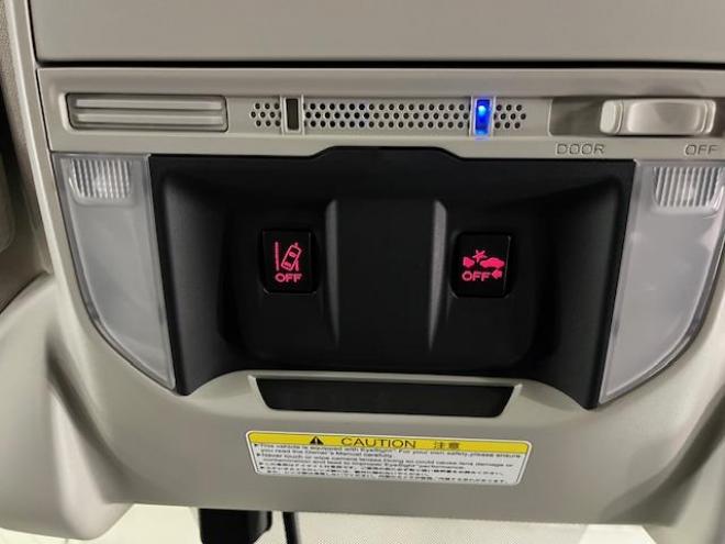 フォレスターアドバンス　寒冷地仕様　禁煙車　安全装備アイサイト　パワーバックドア　純正ブラックハーフレザーシート　純正１８インチＡＷ　スタッドレスタイヤ付　純正ナビ　フルセグ地デジ　Ｂｌｕｅｔｏｏｔｈ　バックカメラ　ＥＴＣ 4WD 2000 5Dr