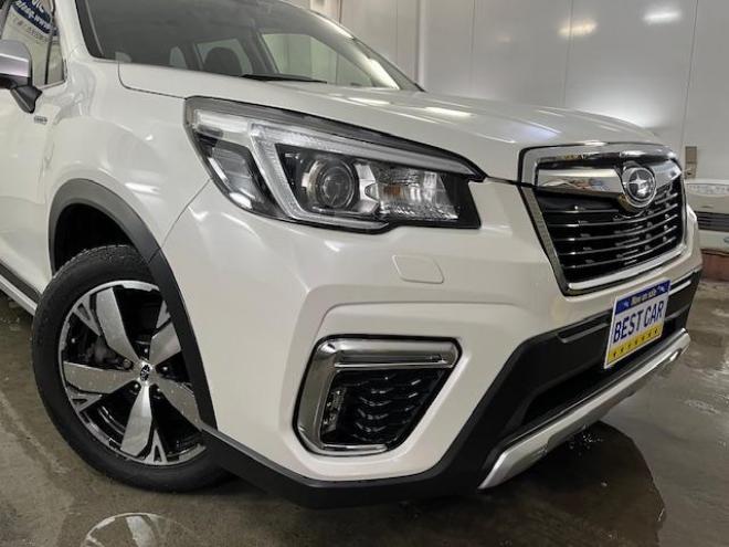 フォレスターアドバンス　寒冷地仕様　禁煙車　安全装備アイサイト　パワーバックドア　純正ブラックハーフレザーシート　純正１８インチＡＷ　スタッドレスタイヤ付　純正ナビ　フルセグ地デジ　Ｂｌｕｅｔｏｏｔｈ　バックカメラ　ＥＴＣ 4WD 2000 5Dr