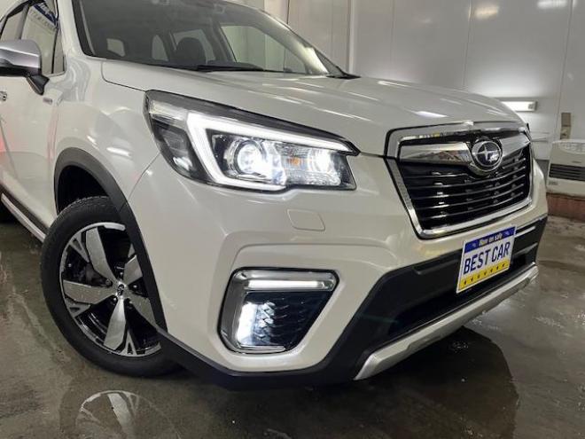 フォレスターアドバンス　寒冷地仕様　禁煙車　安全装備アイサイト　パワーバックドア　純正ブラックハーフレザーシート　純正１８インチＡＷ　スタッドレスタイヤ付　純正ナビ　フルセグ地デジ　Ｂｌｕｅｔｏｏｔｈ　バックカメラ　ＥＴＣ 4WD 2000 5Dr