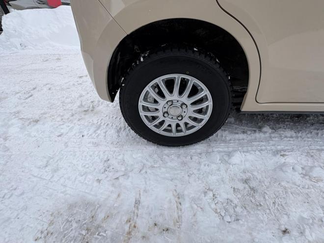 アルトALTO 4WD F 禁煙車　管理車両　寒冷地　４速オートマキーレス　アルミホイル　新品スタットレスタイヤ　DVDデスプレイオーディオ　キーレス　2検　エンジンオイル交換・オイルエレメント交換　エンスタ 4WD 660 5Dr