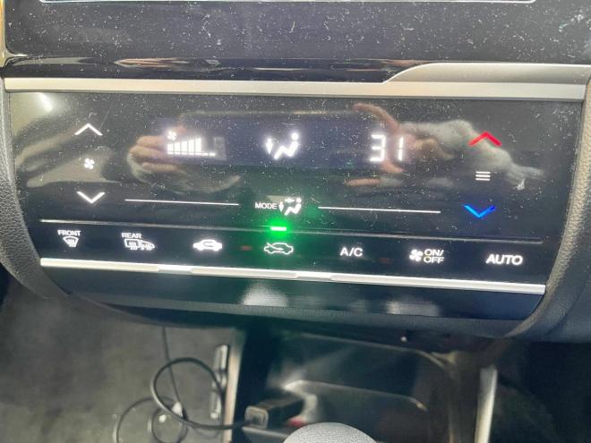 フィット13G Fパッケージ 4WD 5年保証 スマキー ナビTV ETC 夏冬タイヤ 寒冷地仕様 禁煙 車検整備2年付