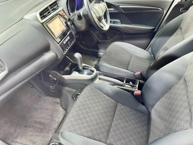 フィット13G Fパッケージ 4WD 5年保証 スマキー ナビTV ETC 夏冬タイヤ 寒冷地仕様 禁煙 車検整備2年付