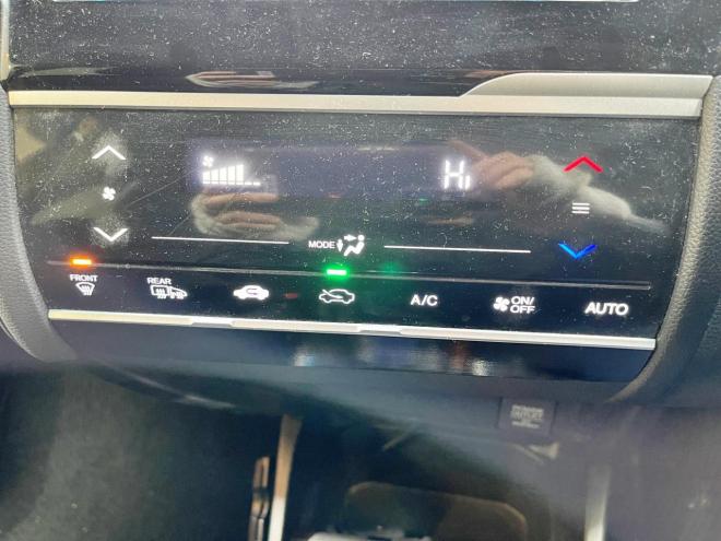 フィット1.5ハイブリッドLパッケージ 4WD 5年保証 スマキー ナビTV Bカメ 夏冬タイヤ ETC 寒冷地仕様 禁煙 車検整備2年付 修復歴無