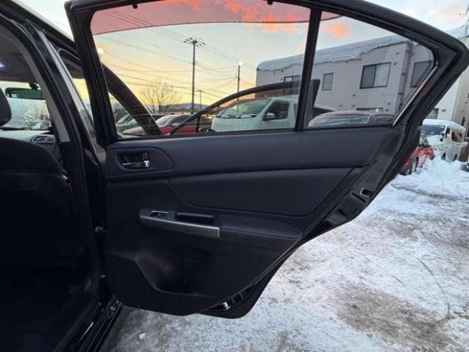 インプレッサG4 2.0 i-S アイサイト 4WD　ETC　ナビ　バックカメラ　電動シート　クルーズコントロール　ABS　横滑り防止装置　レーンキープアシスト　キーレス　パワステ　パワーウィンドウ　アルミホイール　電動シート　衝突被害軽減ブレーキ 2000