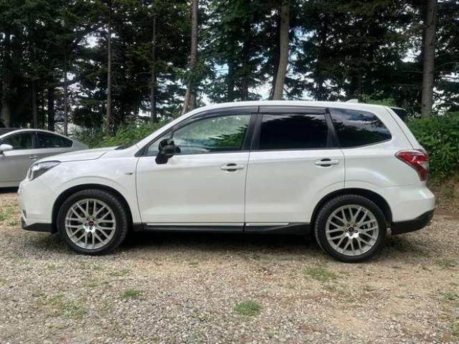 フォレスター2.0 tS 4WD　300台限定車/ターボ/社外ナビ/Bカメラ/電動リアゲート 2000