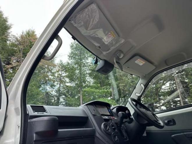 タウンエースバン1.5 GL 4WD　アルトピアーノ　ベージュツートン全塗装済　ベッドキット　セカンドバッテリー　ETC　フルセグTVナビ　バックカメラ　アイドリングストップ　ABS　レーンキープアシスト　盗難防止装置　パワステ　パワーウィンドウ 1500