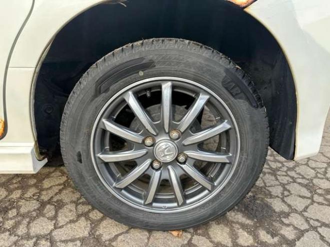 N-BOXカスタムG Lパッケージ 4WD　社外ナビ　左側電動スライドドア　バックカメラ　純正アルミホイール　キーレスエントリー　ABS　パワーウィンドウ　パワステ　盗難防止装置 660