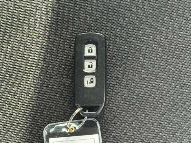 N-BOXカスタムG Lパッケージ 4WD　社外ナビ　左側電動スライドドア　バックカメラ　純正アルミホイール　キーレスエントリー　ABS　パワーウィンドウ　パワステ　盗難防止装置 660