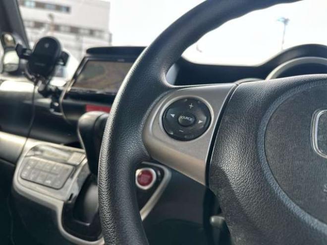 N-BOXカスタムG Lパッケージ 4WD　社外ナビ　左側電動スライドドア　バックカメラ　純正アルミホイール　キーレスエントリー　ABS　パワーウィンドウ　パワステ　盗難防止装置 660