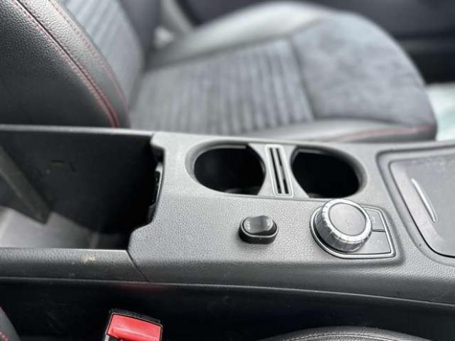 ベンツCLAクラス CLA250 4マチック 4WD　ナビ　TV　バックカメラ　アルミホイール　ディスチャージドランプ　電動シート　パワステ　パワーウィンドウ　キーレス　ETC　シートヒーター　横滑り防止装置　アイドリングストップ　クルーズコントロール 正規輸入車 2000