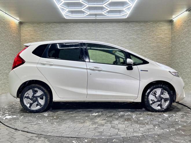 フィット1.5ハイブリッドLパッケージ 4WD 5年保証 スマキー ナビ Bカメ クルコン 寒冷地仕様 禁煙 車検整備2年付 修復歴無